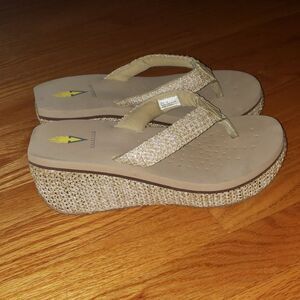 Very Volatile platform wedge sandals